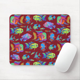 Tapis De Souris Des poissons tropicaux amusants sur le rouge foncé