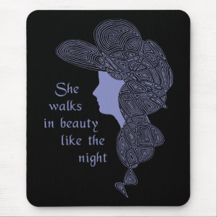 Tapis De Souris Elle marche dans la beauté comme la nuit