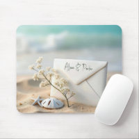 Enveloppe de mariage sur la plage dans le sable