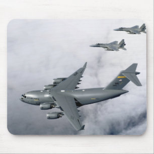 Tapis De Souris Escorte de F-15B Eagles le premier C-17 basé sur