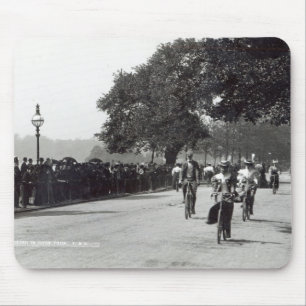 Tapis De Souris Faisant un cycle dans Hyde Park, c.1910