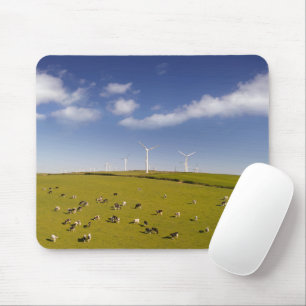 Tapis De Souris Fermes   Vaches près de la ferme de moulin à vent