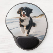 Chien sur la plage mousepad