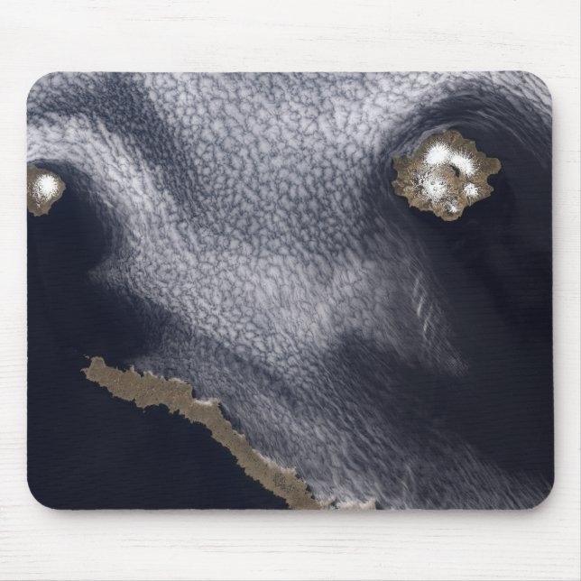 Tapis De Souris Image satellite de l'île de Semisopochnoi (Devant)
