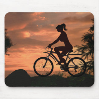 Tapis De Souris Jolie fille à vélo au coucher du soleil