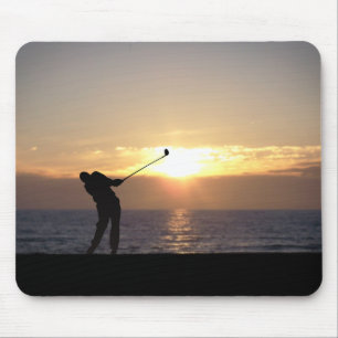 Tapis De Souris Jouer Au Golf Au Coucher Du Soleil