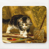 Kitten avec peinture et brosses