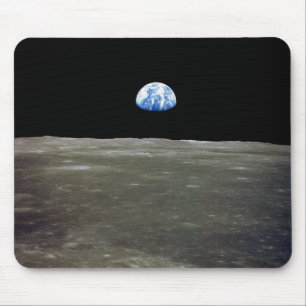 Tapis De Souris La Terre de Lune dans l'espace noir