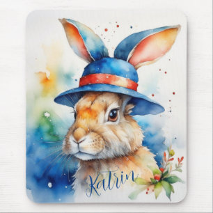 Tapis De Souris Lapin de Pâques dans un casquette bleu.