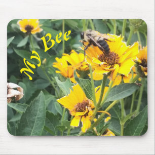 Tapis De Souris Le bourdon pollinise une fleur jaune
