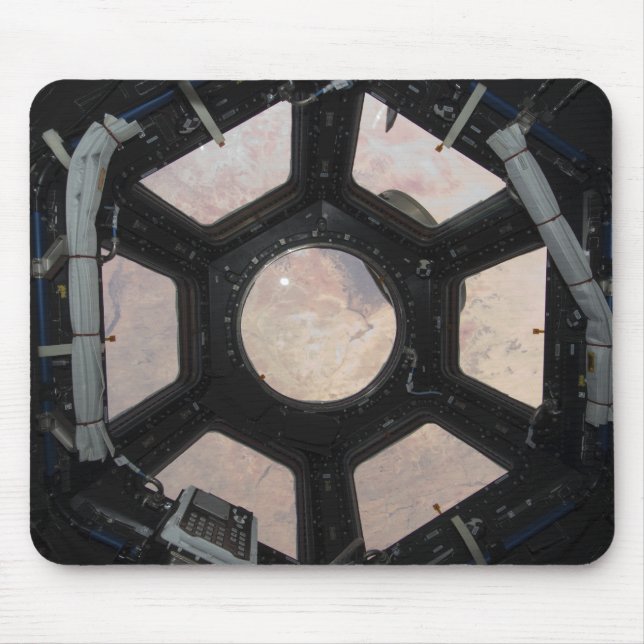 Tapis De Souris Le désert du Sahara visible par les fenêtres (Devant)