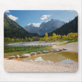 Tapis De Souris Le lac Jasna dans les Alpes slovènes à l'automne