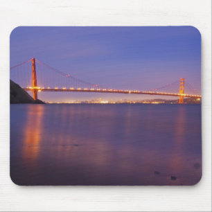Tapis De Souris Le pont de Golden Gate à la tombée de la nuit depu