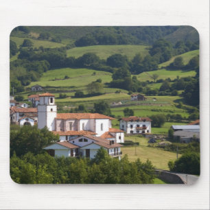 Tapis De Souris Le village d'Amaiur dans la vallée de Baztan