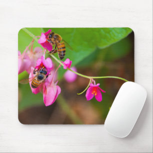 Tapis De Souris Les abeilles sur la vigne de corail fleurit la