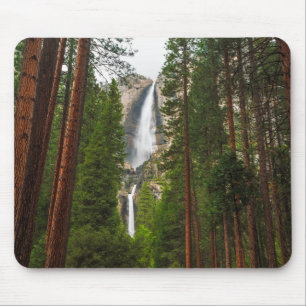 Tapis De Souris Les chutes de Yosemite dans la forêt
