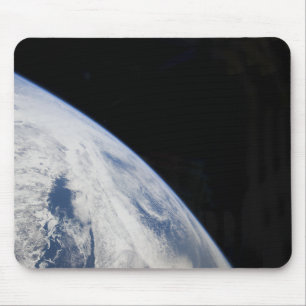 Tapis De Souris L'horizon et la noirceur de la terre de l'espace