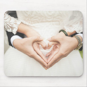Tapis De Souris Mains de retenue de mariée et de chambre