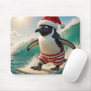 Tapis De Souris Manchot de Noël surfant sur une vague océanique