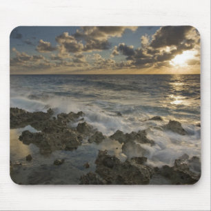 Tapis De Souris Mer des Caraïbes, Îles Caïmans. Vagues déferlantes