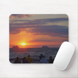 Tapis De Souris Navires Passant Sous Le Coucher De Soleil D'Automn