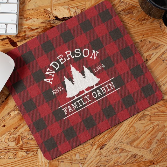 Tapis De Souris Nom de famille du cabine Red Buffalo Plaid (Customize to change text size or text style.)