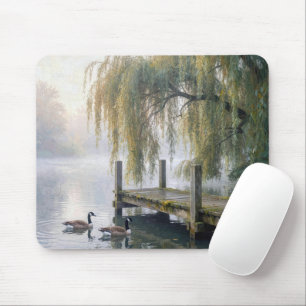 Tapis De Souris Oies du Canada sur un lac brumeux