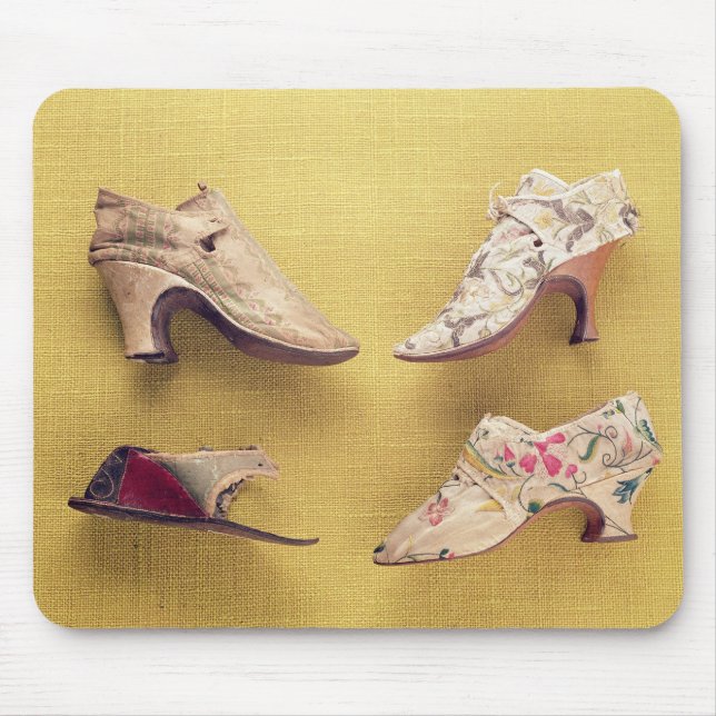 Tapis De Souris Paires de chaussures brodées, c.1714 (Devant)