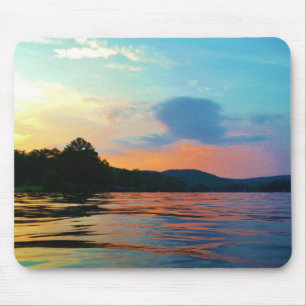 Tapis De Souris Pêche et coucher de soleil sur le lac de montagne
