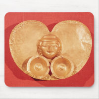 Pectoral avec les boucles d'oreille de port d'un