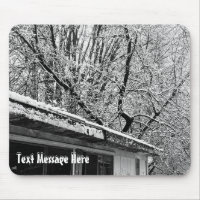 Photo en noir et blanc de la scène hivernale rusti