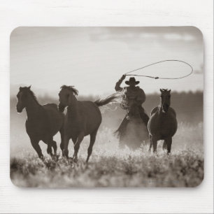 Tapis De Souris Photo noire et blanche des chevaux d'un Lassoing