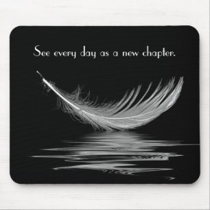 Tapis De Souris Plumes blanches avec reflets d'eau et citations de