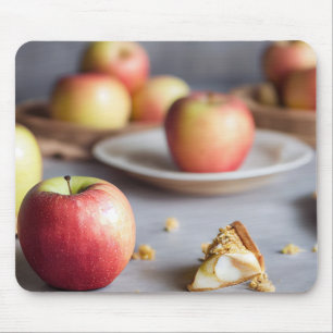 Tapis De Souris Pommes rouges fraîches sur la table, pomme tarte m