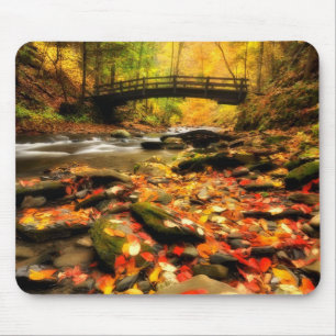 Tapis De Souris Pont en bois et crique dans l'automne