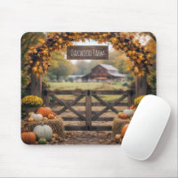 Porte de ferme d'automne avec arche