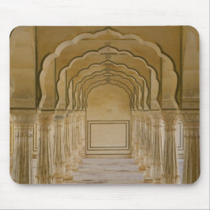 Tapis De Souris Promenade percée de colonnes à l'intérieur de l