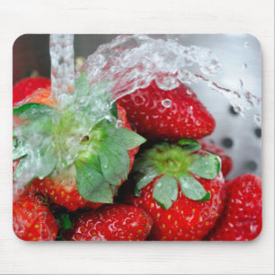 Tapis De Souris Rinicage de la fraise avec de l'eau