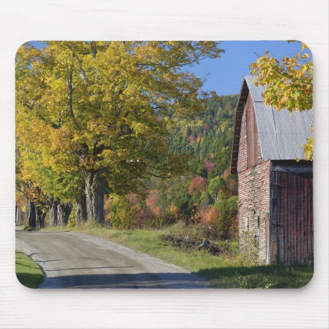 Tapis De Souris Route près de grange/de ferme rurales classiques (Devant)
