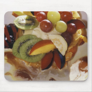 Tapis De Souris Salade de fruits avec de la glace.