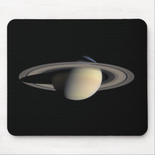 Tapis De Souris Saturne éclairée par le soleil, planète géante gaz