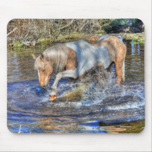 Tapis De Souris Stallion Palomino Pinto jouant dans l'étang