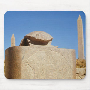 Tapis De Souris Statue sacrée de scarabée dans le temple d'Amun