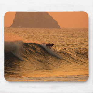 Tapis De Souris Surfer at sunset in Mexico