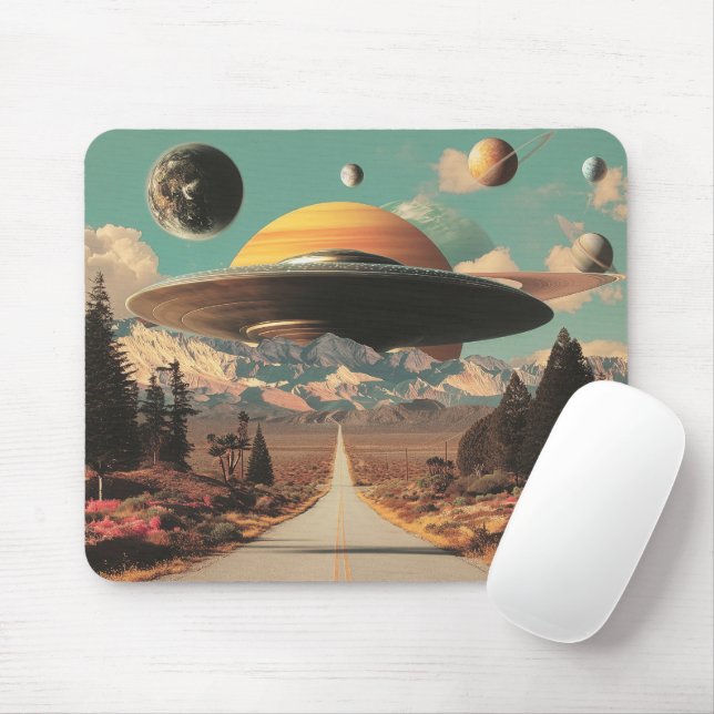 Tapis De Souris Surreal Landscape with Road, UFO and Saturn  (Avec souris)