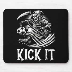 Tapis De Souris T Shirt Faucheuse Jouant Au Football Kick It