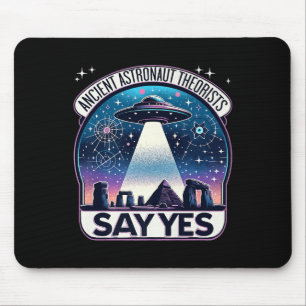 Tapis De Souris Théoristes des astronautes anciens disent oui Alie