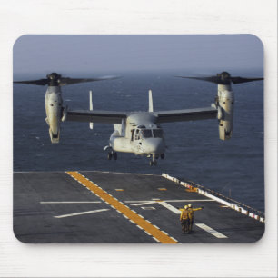 Tapis De Souris Un aéronef V-22 Osprey se prépare à atterrir