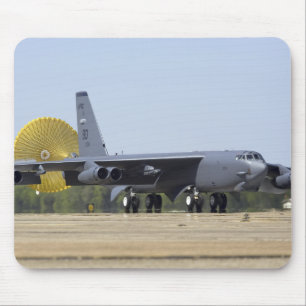 Tapis De Souris Un B-52 Stratofortress déploie son parachute-
