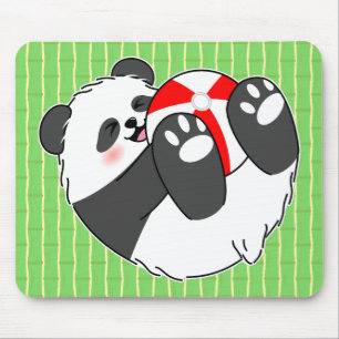 Tapis De Souris Un bébé panda mignon jouant avec un ballon